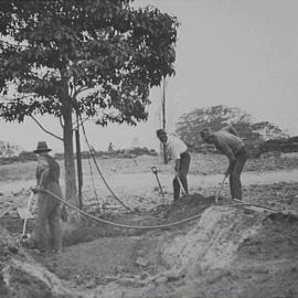 Labourers working on the reconstruction of Hyde Park North, Park and College Streets Sydney, 1930