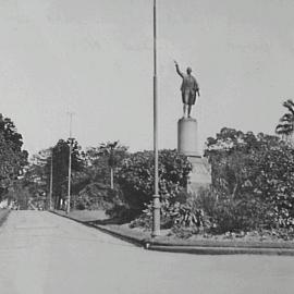 Captain Cook Statue, corner Park and College Streets Sydney, 1932