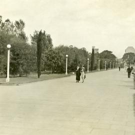 Main avenue in Hyde Park North, towards Park Street Sydney, 1934