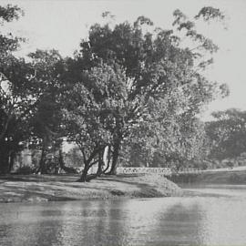 Victoria Park Lake, bridge, corner Parramatta Road and City Road Broadway, 1931