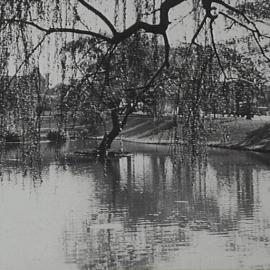 Victoria Park Lake, corner Parramatta Road and City Road Broadway, 1931