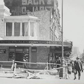 Road work outside Goulburn Hotel, corner of George and Goulburn Streets Sydney, 1931