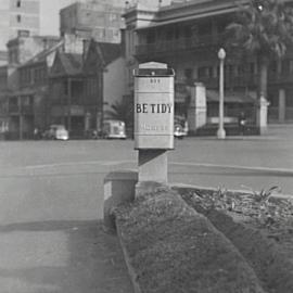New type of kerb side litter bin, York Street Sydney, 1935