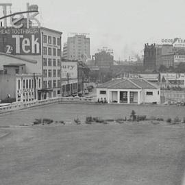 View of club house and bowling green, King George V Memorial Park, York Street Sydney, 1937
