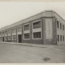 Print - Construction of the Municipal Council of Sydney Motor Garage, Darlinghurst, 1918