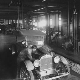 Print - Construction of the Municipal Council of Sydney Motor Garage, Darlinghurst, 1918