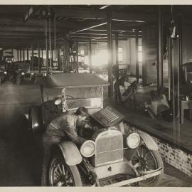 Print - Construction of the Municipal Council of Sydney Motor Garage, Darlinghurst, 1918
