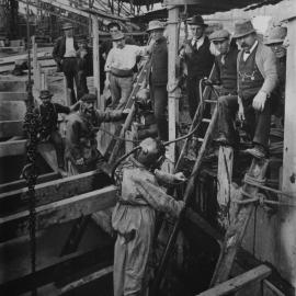 Print - Hard hat divers and workmen, Pyrmont Power Station Extension Number 3, Pyrmont, 1913
