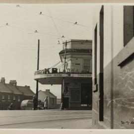 Print - Streetscape with Duke of Edinburgh Hotel, corner of Union and Harris Streets Pyrmont, 1940