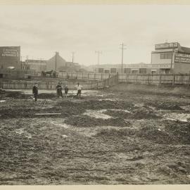 Print - Inspector of Nuisances and workmen at Fowler's Tip Camperdown, 1922