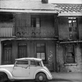 Dilapidated houses in Hugo Street Redfern, 1955