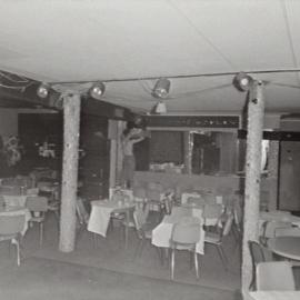 Eating area of Nick's Inn, Darlinghurst Road Potts Point, 1964