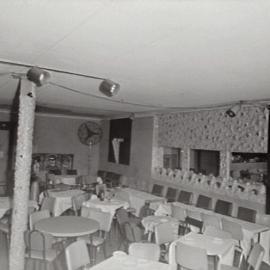 Eating area of Nick's Inn, Darlinghurst Road Potts Point, 1964