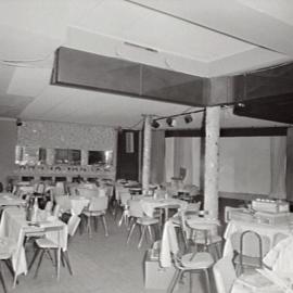 Eating area of Nick's Inn, Darlinghurst Road Potts Point, 1964