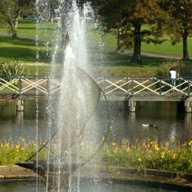 Fountain sculpture in Lake Northam Victoria Park Camperdown, 2003