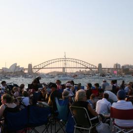 Crowd on Garden Island waiting for the New Years Eve fireworks, 2005