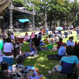 Families picnic at Yabun, Redfern Park Redfern, 2005