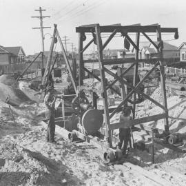 Electric hoist, no date