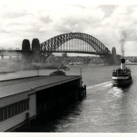 Manly ferry CURL CURL (1), leaves Circular Quay