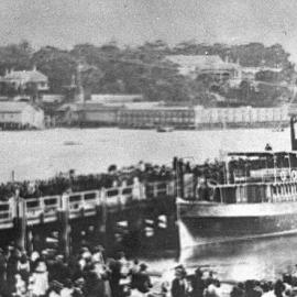 Paddle ferry FAIRLIGHT PS. at Manly.