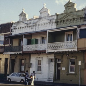 Terrace houses and Marlborough Hotel, Missenden Road Newtown, 1981 by Daphne Kingston (A-01153585)