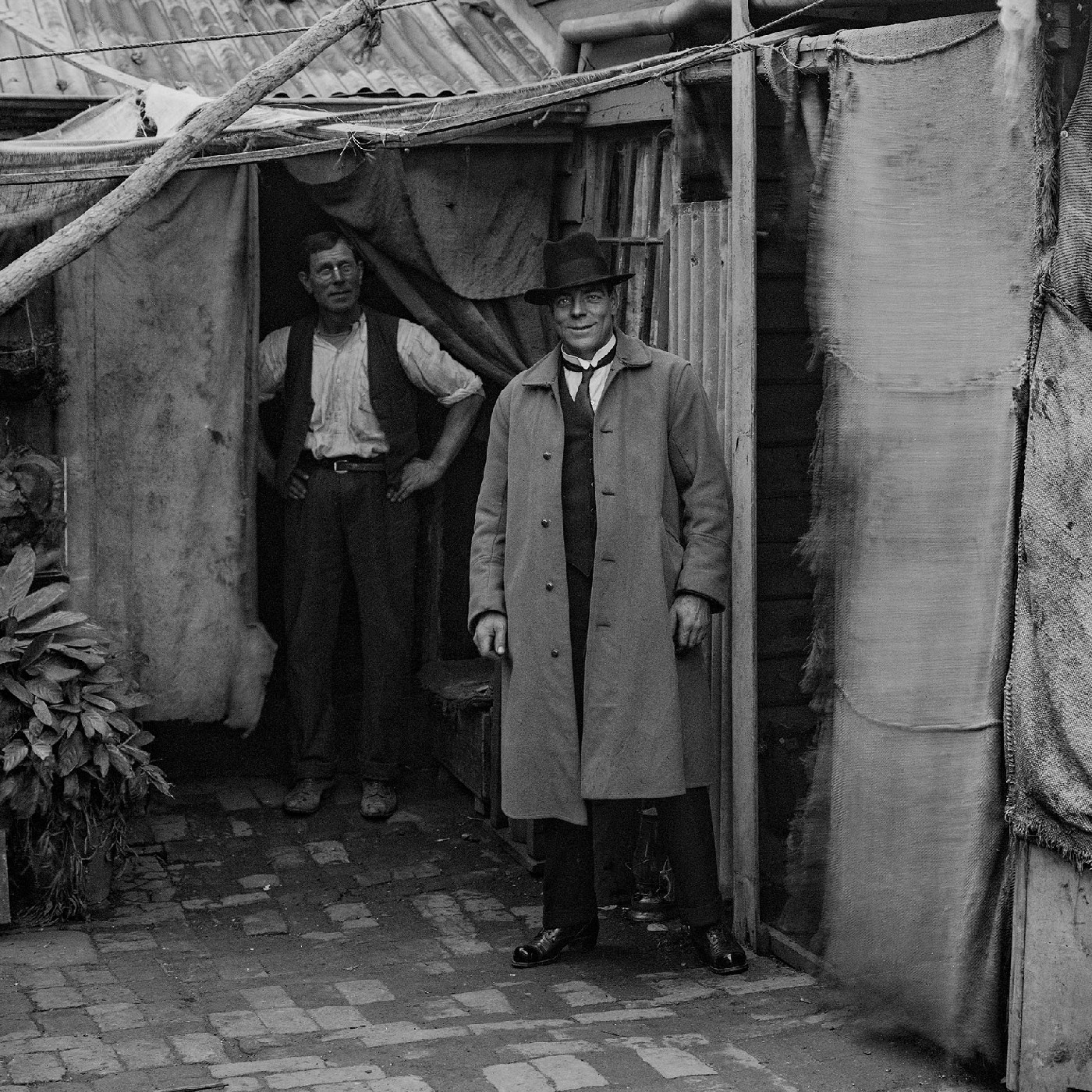 Inspector of Nuisances visits dwellings in Grose Street Camperdown, 1922 (A-00040153)