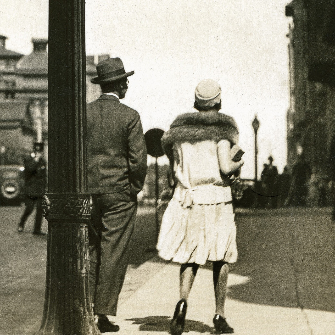 Streetscape with standard street lamp, Macquarie Street Sydney, 1926 by Herbert Small (A-00053907)