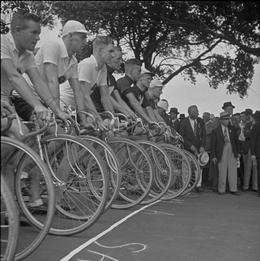 The Empire Games 100km cycle race, Centennial Park, 1938 by Percy James Bryant (A-01142010)