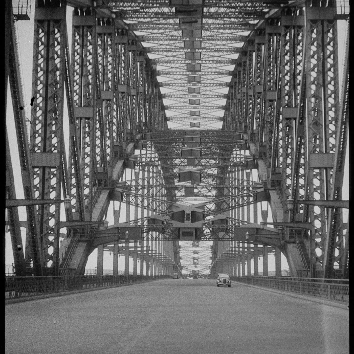 Sydney Harbour Bridge, view north, 1937 (A-01141929)