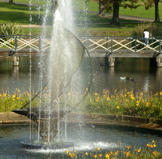 Barrenjoey Fountain, Victoria Park, Parramatta and City Roads Camperdown, 2003 (A-00064249)