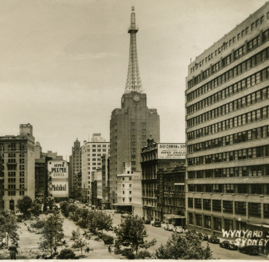 View of Wynyard Park from Margaret Street Sydney, circa 1945 (A-00015017)
