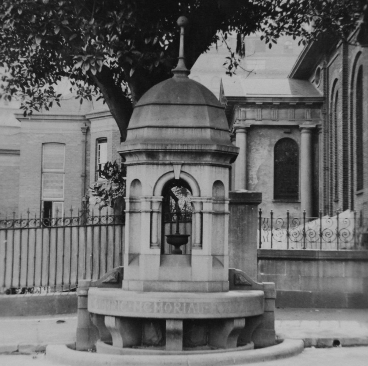Comrie Memorial Fountain, Queens Square Sydney, 1934 (A-00007403)