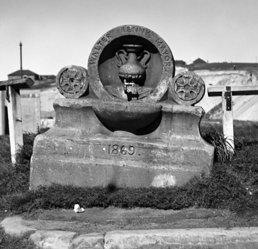 Walter Renny Fountain, Dacey Avenue at Anzac Parade, Moore Park, 1930s (A-00012217)