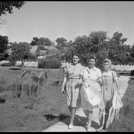 Bryant family members, Nielsen Park, Vaucluse, 1941 