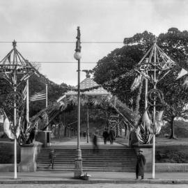 Glass Negative - American Fleet decorations, Hyde Park, circa 1908