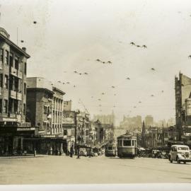 Looking west along William Street from the corner of Victoria Street, Darlinghurst, circa 1937-1938