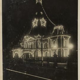 Print - Sydney Town Hall with American fleet decorations, George Street Sydney, 1908