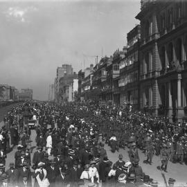 Boer War troops in Macquarie Street Sydney, circa 1900