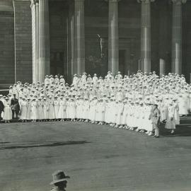 Group of nurses outside the Art Gallery of NSW for Victory Day Parade, 1919