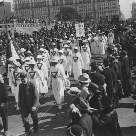 Women from YMCA and wives and months parade, Victory Day, Sydney 1919