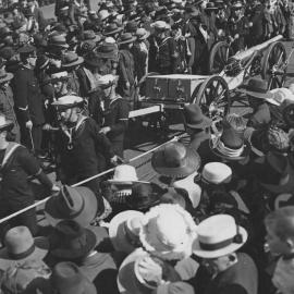Crowd watching sailors and naval gun, Victory Day celebrations, Sydney 1919
