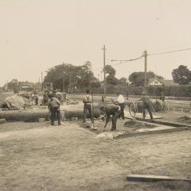 Road resurfacing gang, City Road, 1925