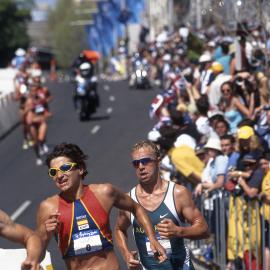 Miles Stewart trails a Spanish competitor, Men's Triathlon, Macquarie Street Sydney, 2000