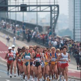 Runners in the Women's Marathon make their way towards the CBD, Sydney Harbour Bridge, 2000