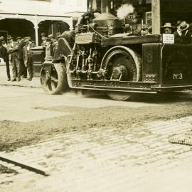 Laying asphalt in Park Street Sydney, 1929