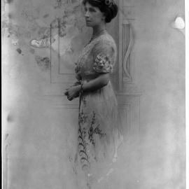 Portrait of Lady Mayoress, Lady Cocks, Municipal Council of Sydney, 1913