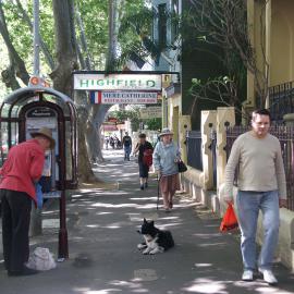 Pedestrians and dog, Victoria Street Potts Point, 2004