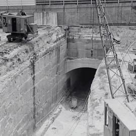 Entry to tunnel at York St North