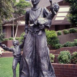 Pioneer women's memorial, Jessie Street gardens, 1999