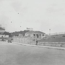 View showing new buildings and wall, King George V Memorial Park, York Street Sydney, 1937